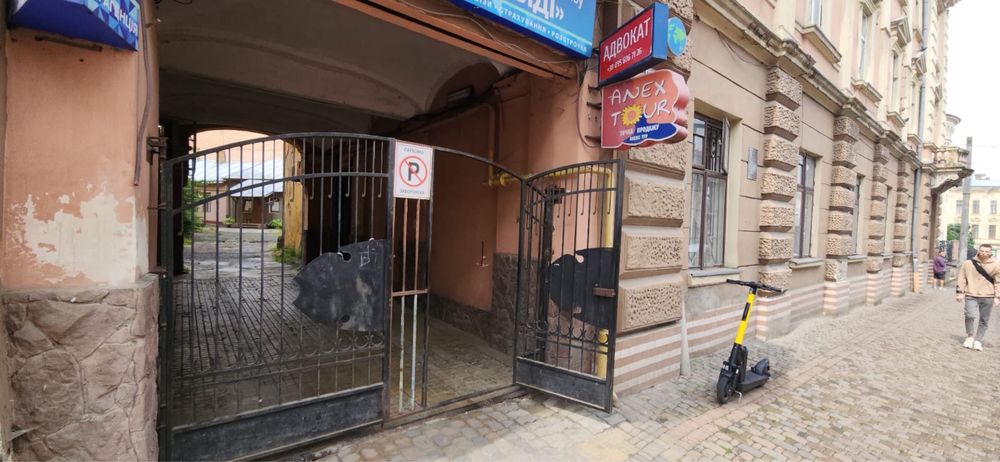 Комерційне приміщення центр міста вул. Головна 14 площа 200 кв.м