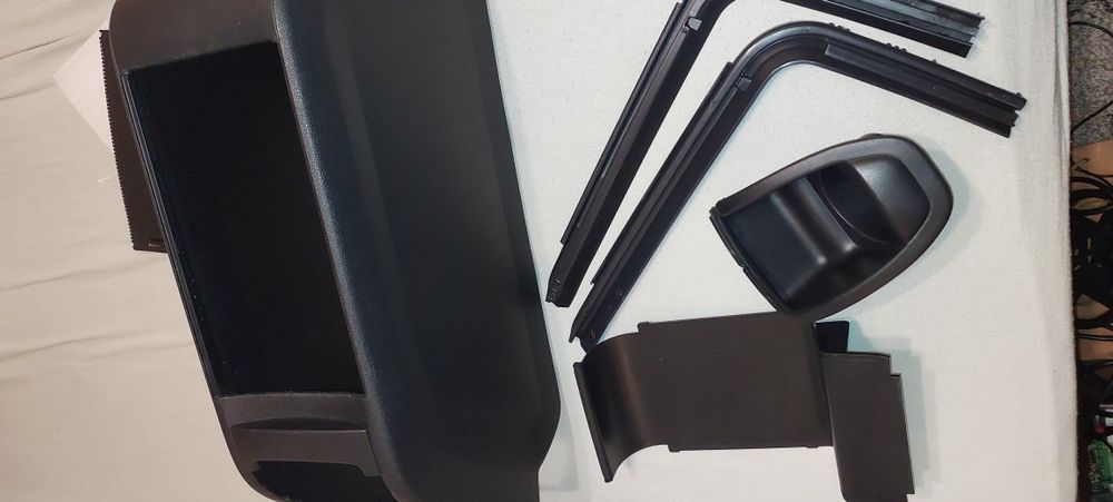 Schowek Pokrywa zamknięcie schowka Partner Berlingo Nowe.