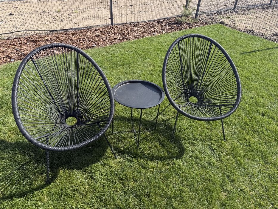 Fotele ogrodowe i stolik metalowy