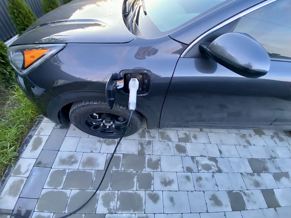 Кіа ніро ПЛАГІН -гібрид автомат Киа ниро авто хюндай бензин срочно