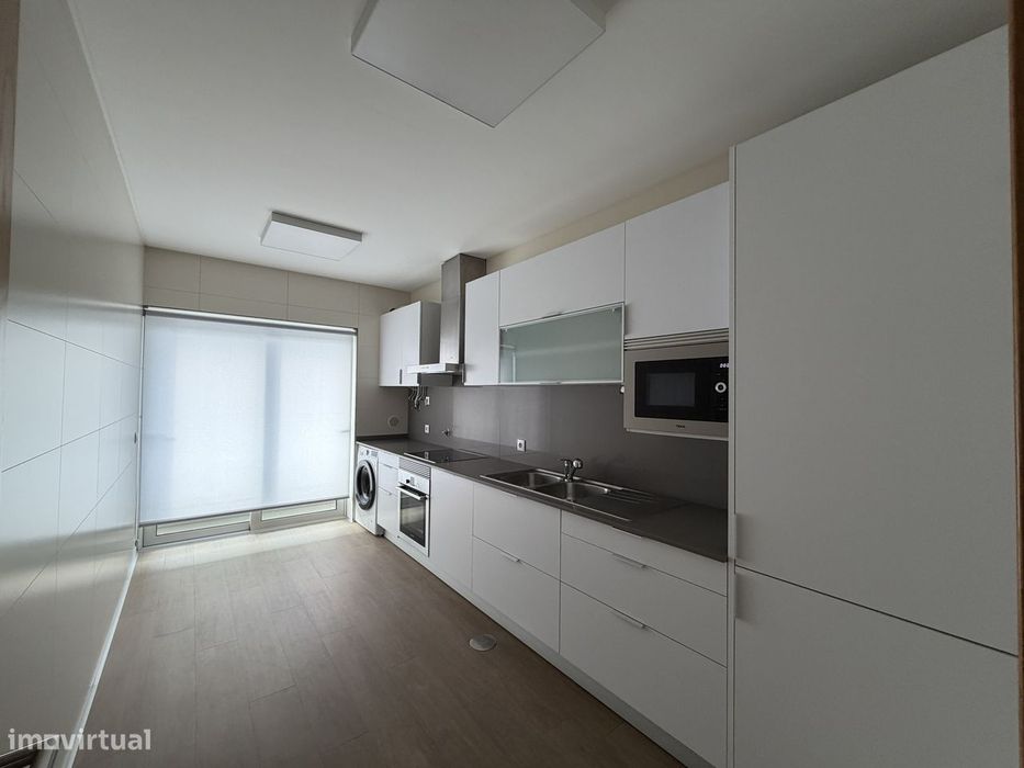 Apartamento T2 com Varanda e Garagem em Aveiro