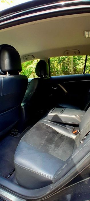 Тайота Авенсіс 2012