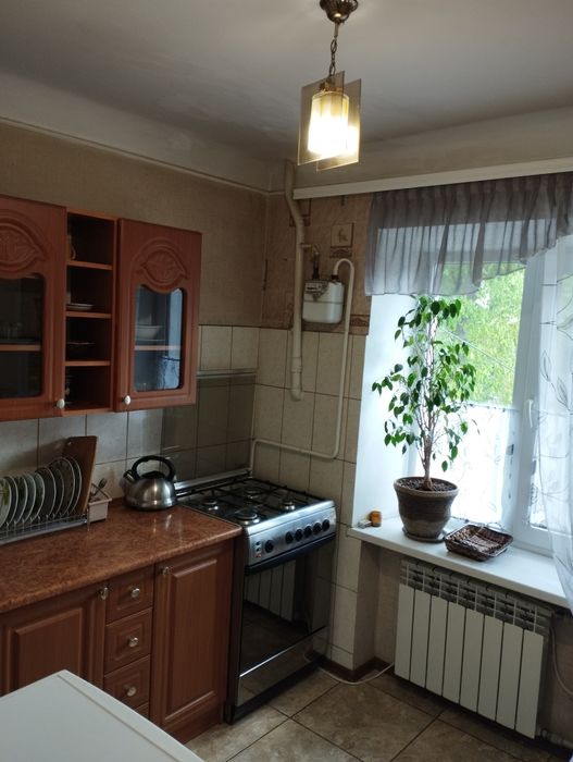 Оренда подобово.Центр, Камянецкая 65,чиста! Є світло, видаємо чек!