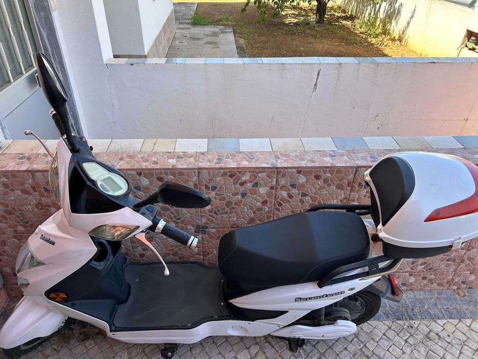 Scooter Elétrica Seventeen (60V) – Bom estado – Não Precisa de Carta!