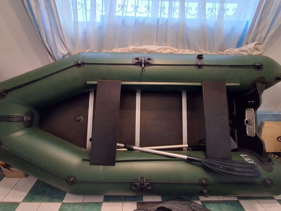 Продам НОВУЮ надувную лодку Kolibri KM-330D  (Колибри КМ-330Д)