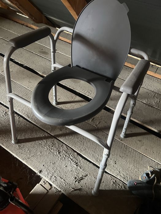 крісло качалка для душа та туалета