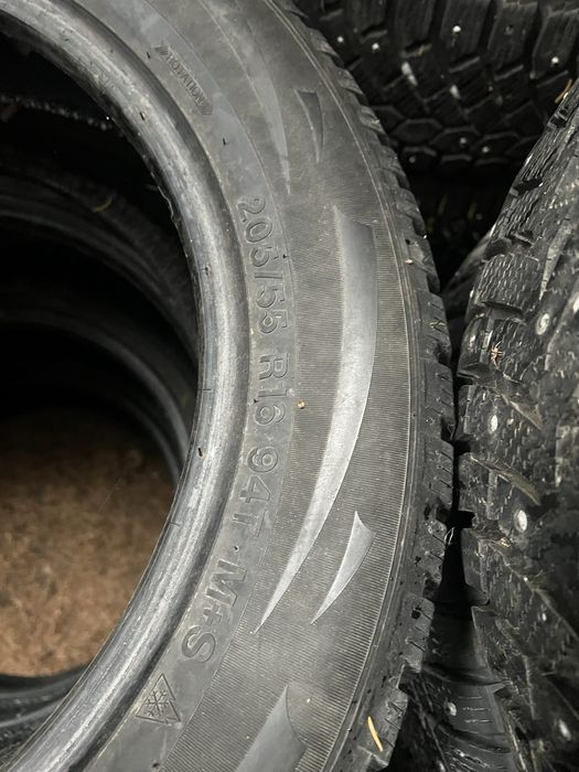 Резина комплект шиповані 205/55 R 16 ЗНИЖКА Vredestein зимові 5-7 mm