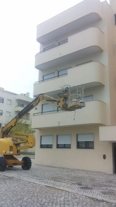 Pinturas e reavilitação  de fachadas.