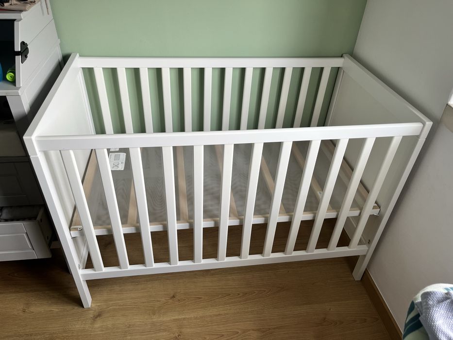 Berço novo IKEA Sundvik com colchao novo