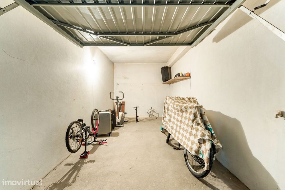 Apartamento T3 a 2 Minutos da Praia com Box Fechada e Churrasqueira em