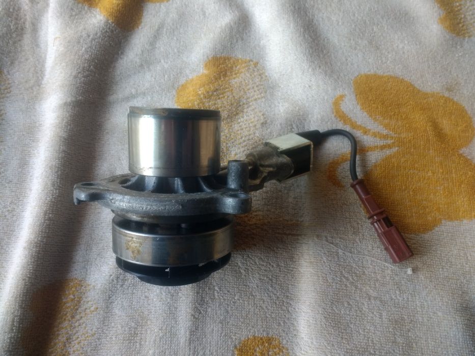 Продам помпу Audi, Skoda, WV, 1.6/2.0 /04l121011
