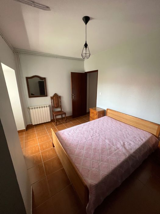 Alugo V2 rés do chão renovado