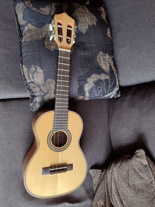 Cavaquinho Cabo - Verdiano VIRGEM Nogal Macico