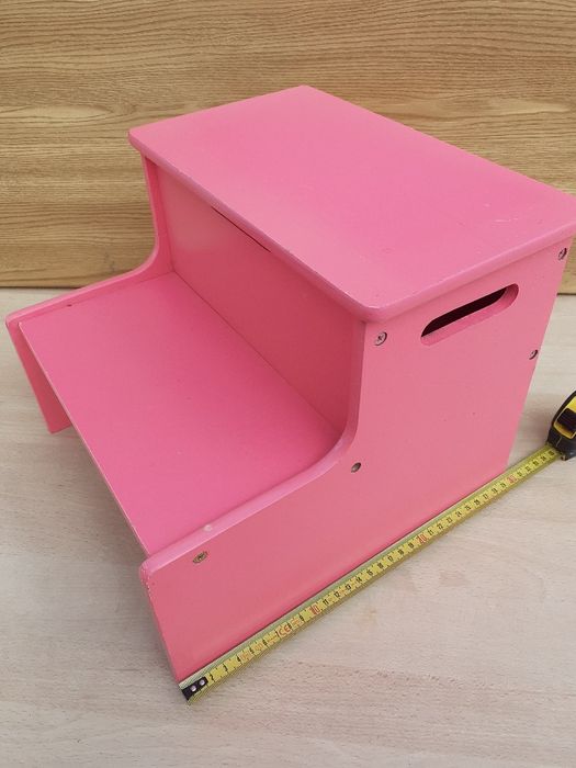 Bancos de criança com arrumação