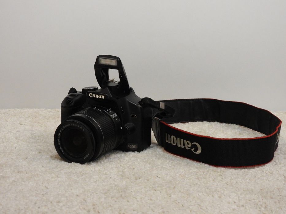 Kit Canon 450D + Objectiva EF-S 18-55mm f/3.5-5.6 IS + Teleobjetiva Canon EF-S 55-250mm f/4-5.6 IS + Bolsa