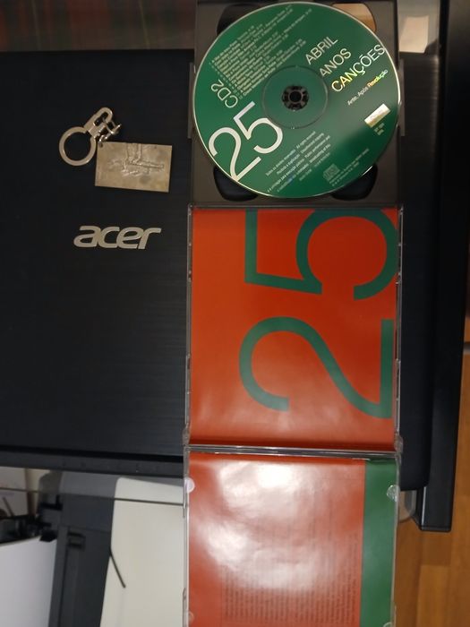 Porta chaves 25 de Abril e CD 25 de abril  canções