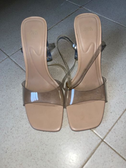 Sapatos altos transparente da Zara