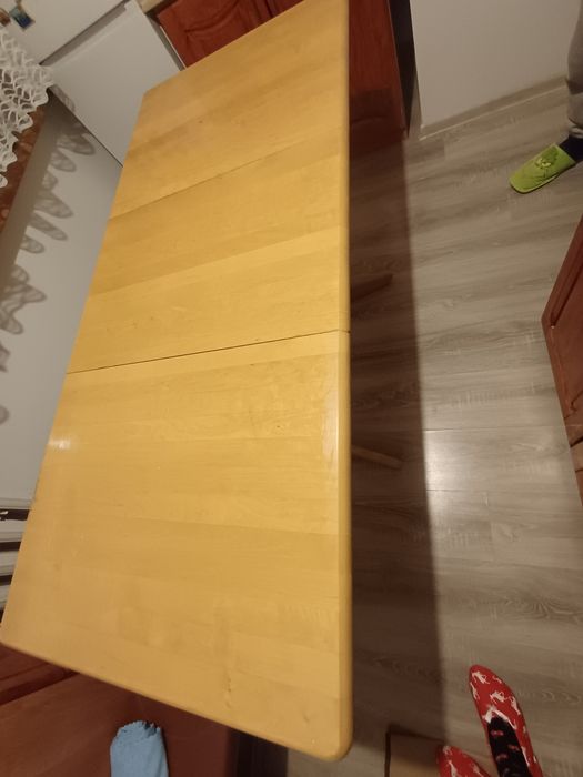 Drewniany stół rozsuwany