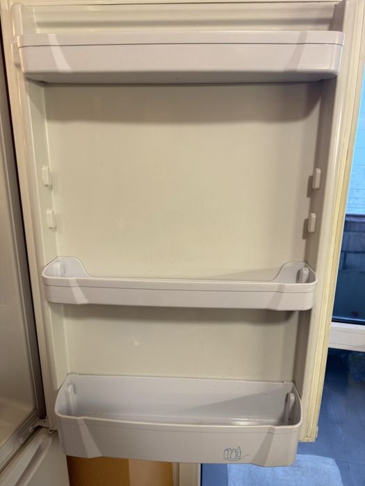 Холодильник  Indesit