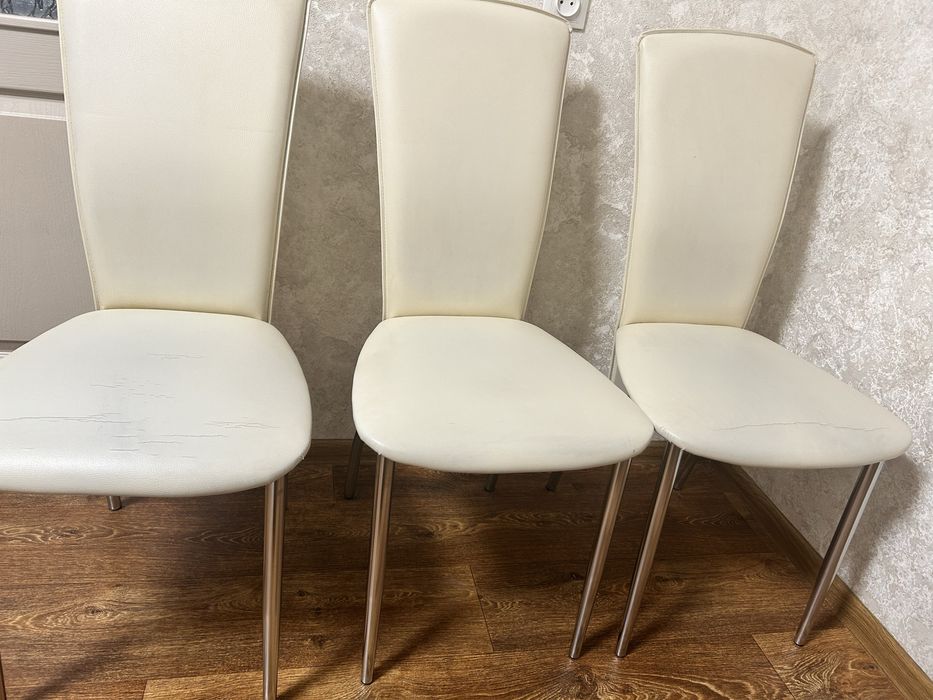 Продам кухонні стільці