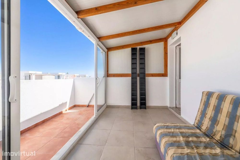 Moradia T2+1 com quintal e terraços com vista mar em Olhão, junto à Ri