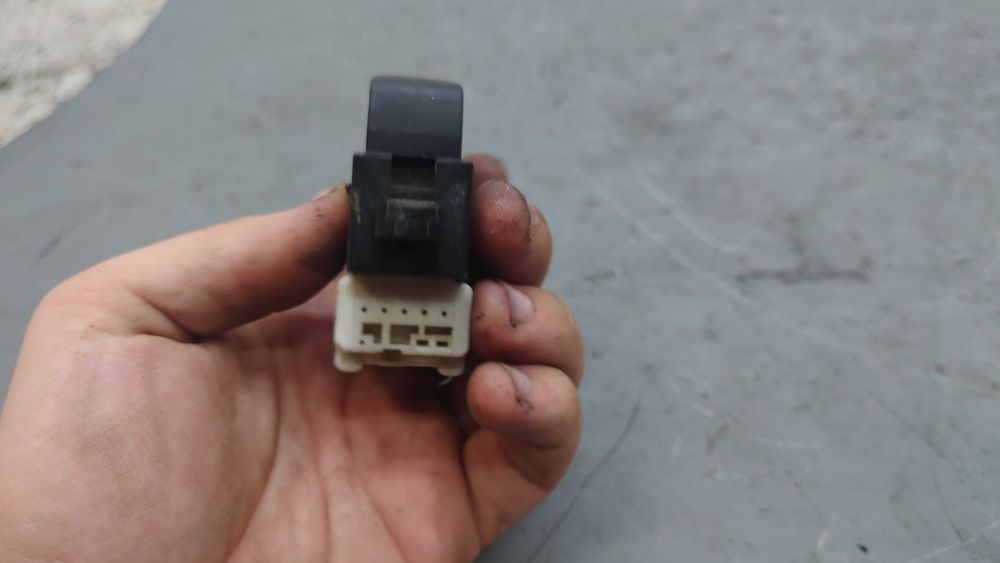 Nissan Almera N16 2 II Przełącznik Szyb Pojedynczy