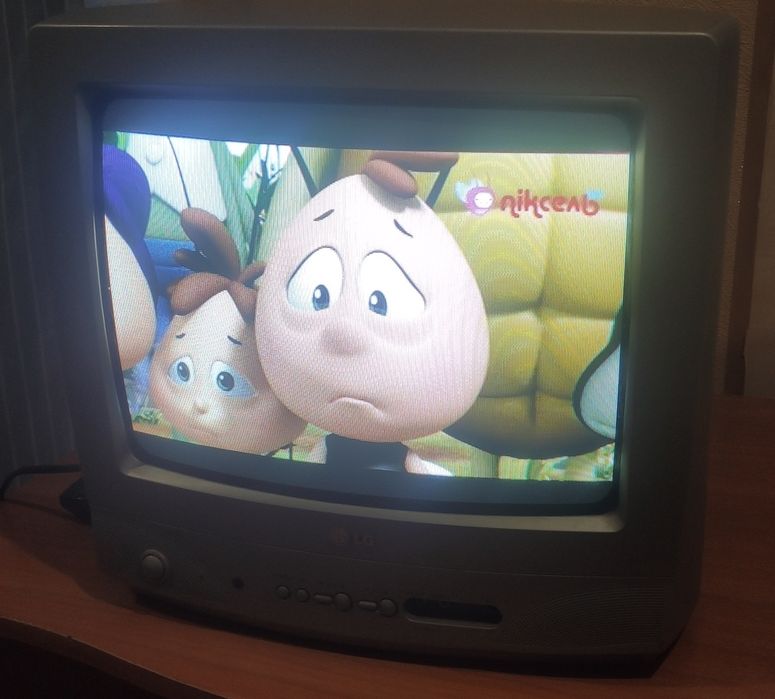 Телевізор LG CF - 14J50K