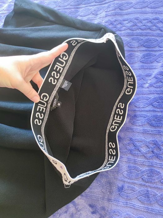 Conjunto crop top + saia curta Guess