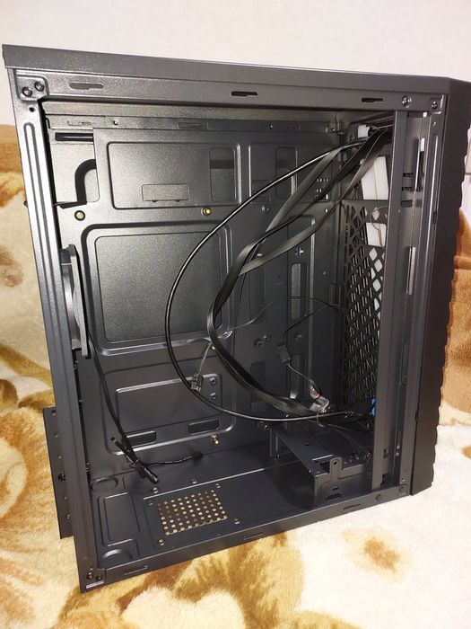 Корпус от Aerocool Streak RGB