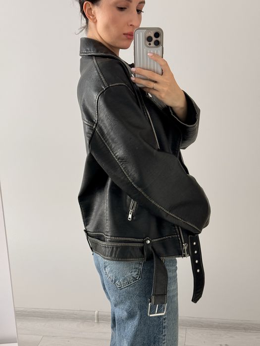 Косуха в стилі Acne Studios від Bershka