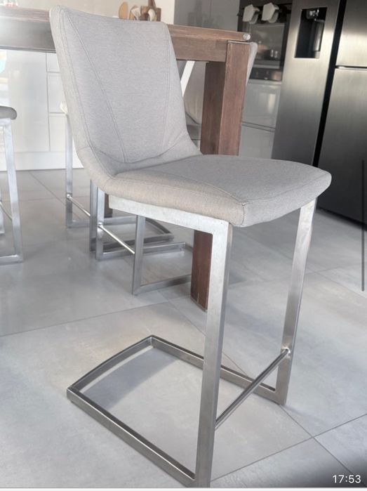 Sprzedam stół z krzesłami