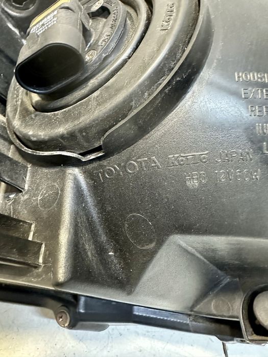 Фара левая Toyota Prius 30 13-15, галоген USA