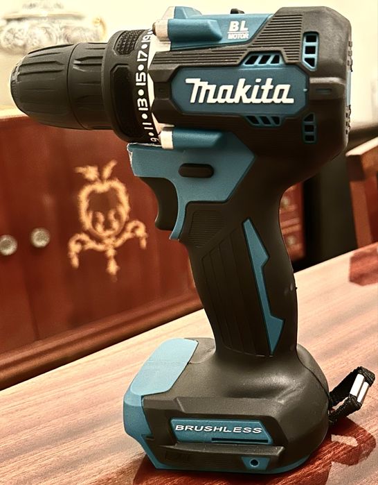 Makita Brushless 18V – NOVA (bateria 6.0Ah + carregador original)
