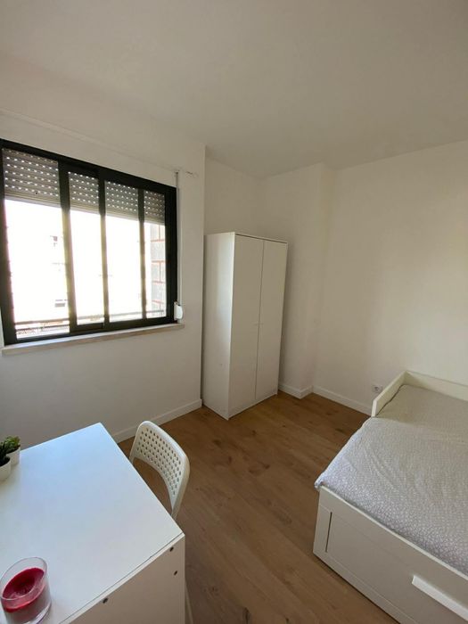 Quarto Individual em Carnaxide – 400€