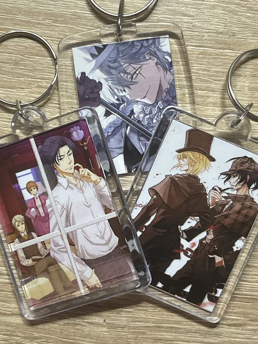 аніме мерч (брелки, значки)