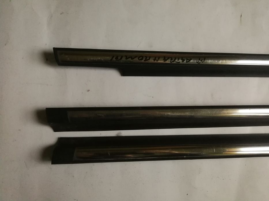 Listwa szyby Opel Astra kombi listwa zgarniająca