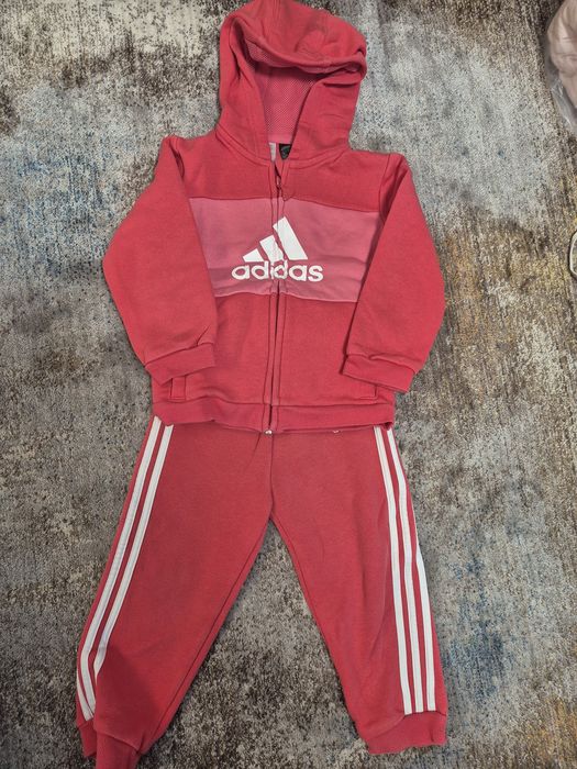 Костюм та кросівки Adidas для дівчинки