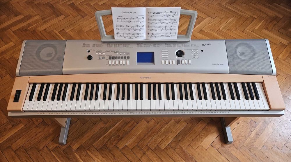 Фортепіано синтезатор Yamaha DGX-520 + підставка + педаль + пюпітр