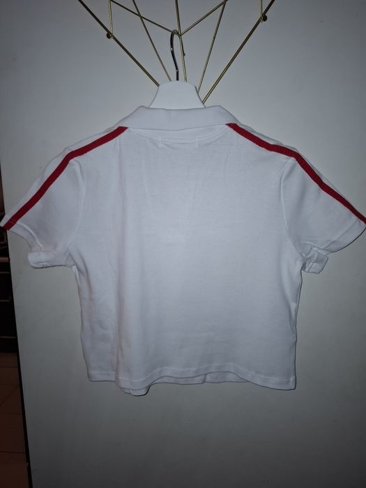 Nowy  krótki  biały top z czerwonym akcentem   Mango rozmiar S