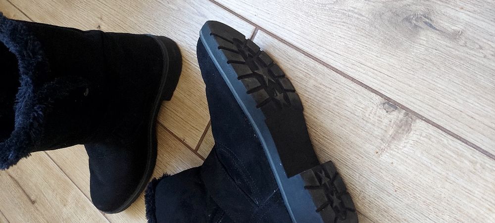 Замшеві чобітки б/у