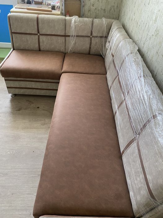 Кухонный угловой и столешниця