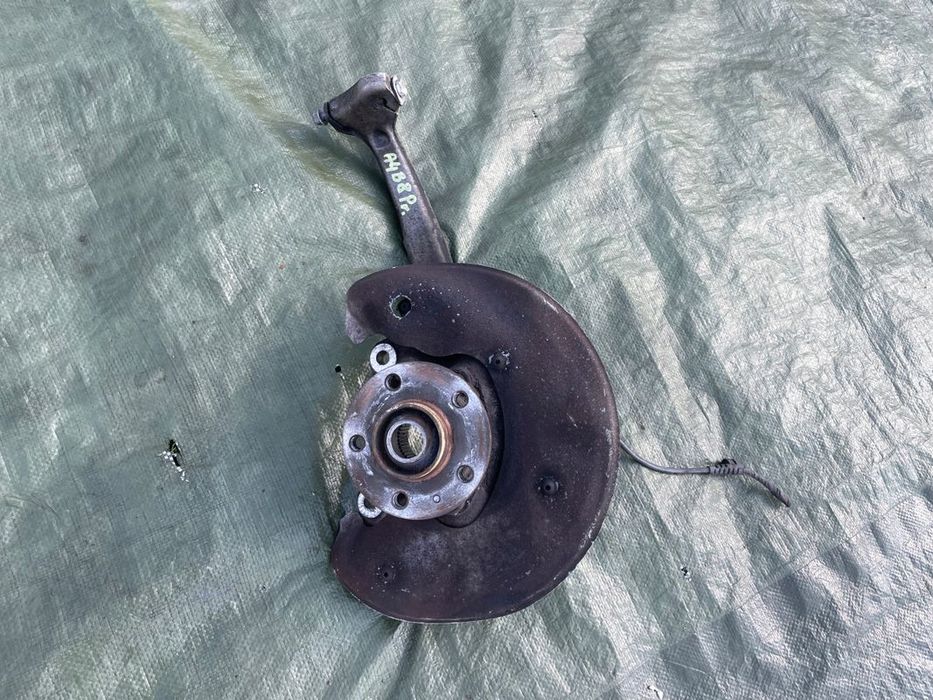 Audi A4 B8 A5/8t 3.2 Fsi Zwrotnica Noga Piasta Prawa