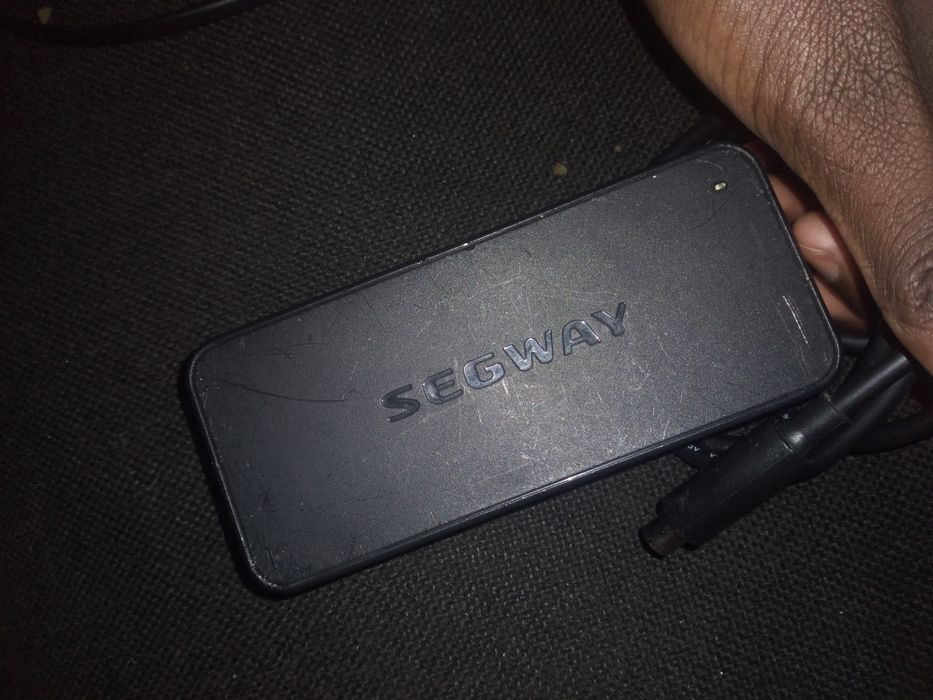 Caregador de trotinete eletrica