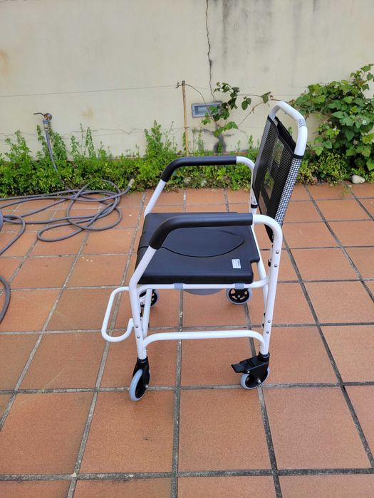 Cadeira de Rodas Invacare Alumínio c/Balde - Nova (Nunca Usada)