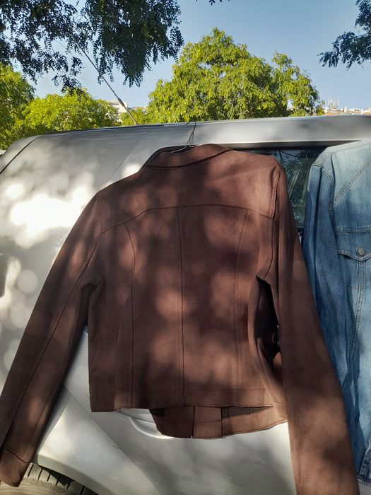 Casaco de senhora de cor castanha