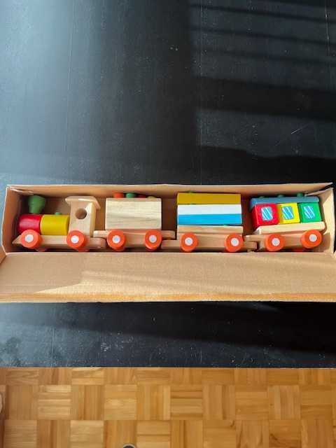 Drewniany pociąg z klockami do kolorowania 3 wagoniki kolejka Brimarex