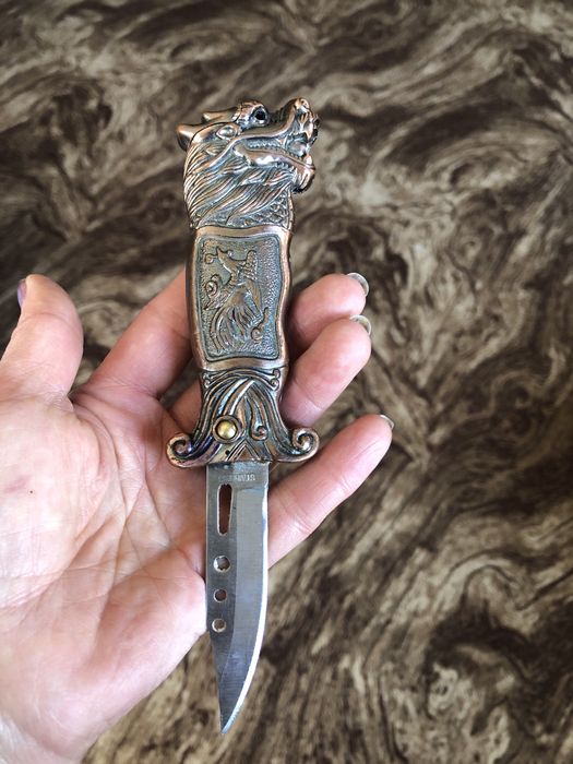 Викидний ніж- запальничка