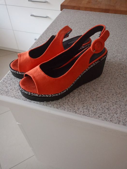 Pomarańczowe sandałki -rozm.38.