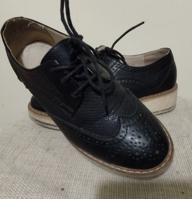 Sapatos pretos de mulher tamanho 36
