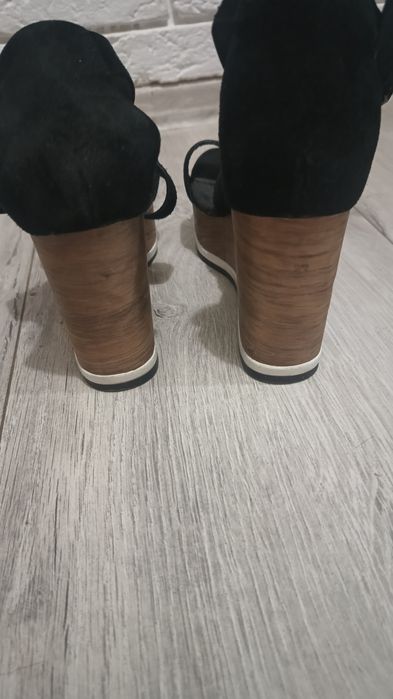 Босоніжки жіночі,замш натуральний,38,5 розмір